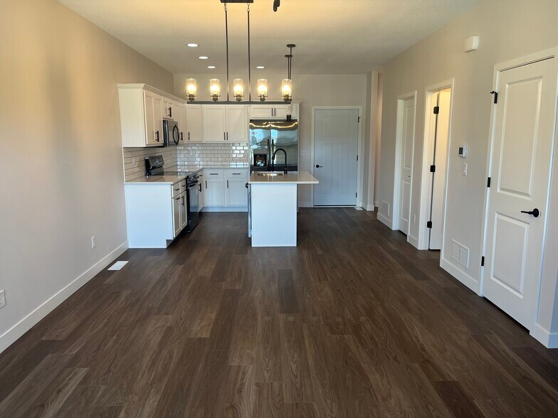 Building Photo - 2432 Roycroft Aly