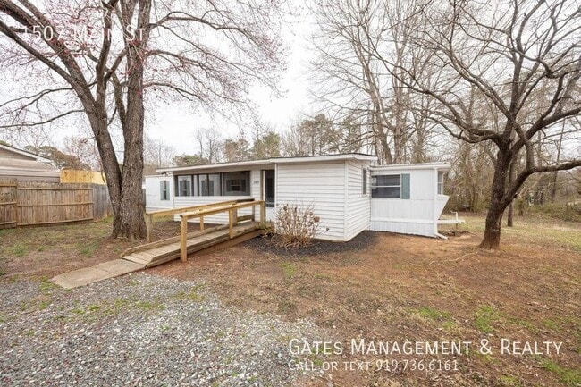 Building Photo - 1507 E Main St