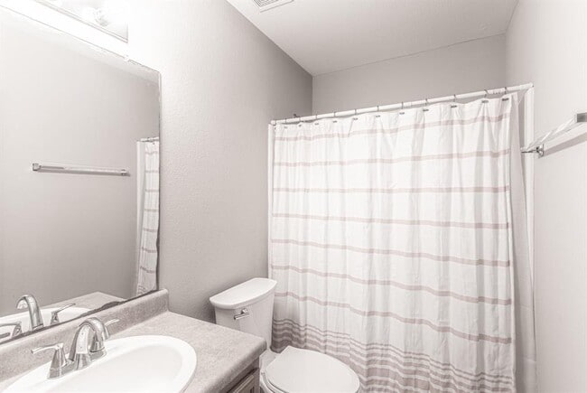 Building Photo - 180 Onyx Lake Dr