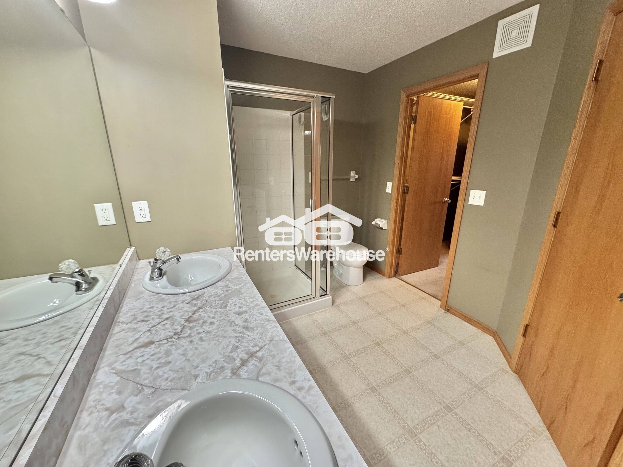 Building Photo - 17119 Eastwood Ave