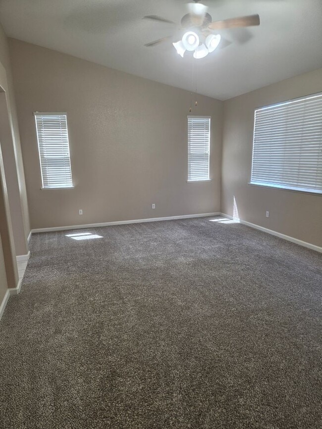 Building Photo - Stunning 4 Bed, 4 Bath Two-Story Home