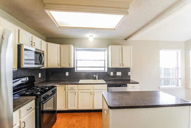 Building Photo - 3217 Lee Cir