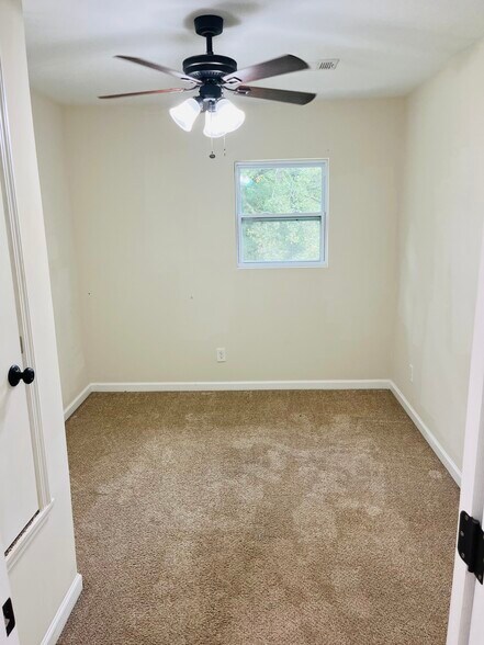 Building Photo - 2270 Miriam Ln