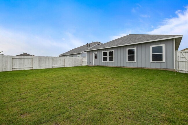 Building Photo - 1210 Teychas Dr