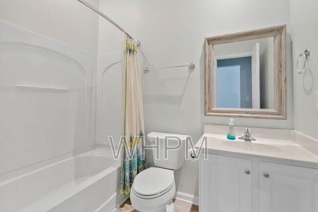 Building Photo - 427 Lazy Creek Ln
