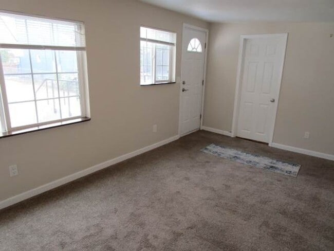Building Photo - 2 Bedroom, 1 Bathroom Tacoma Home