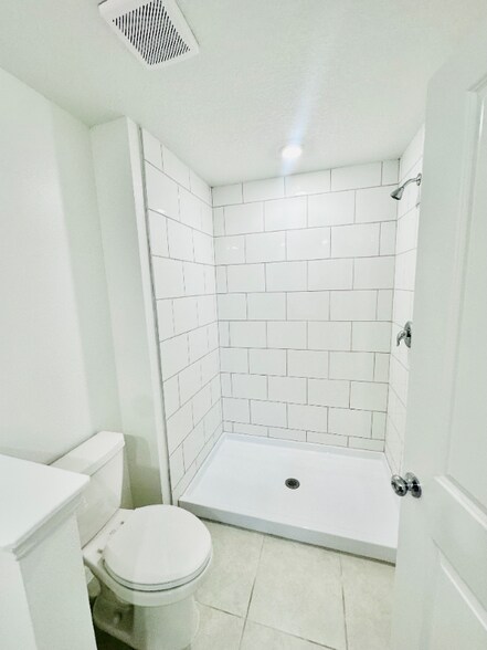 Building Photo - 9441 Cannon Bch Dr