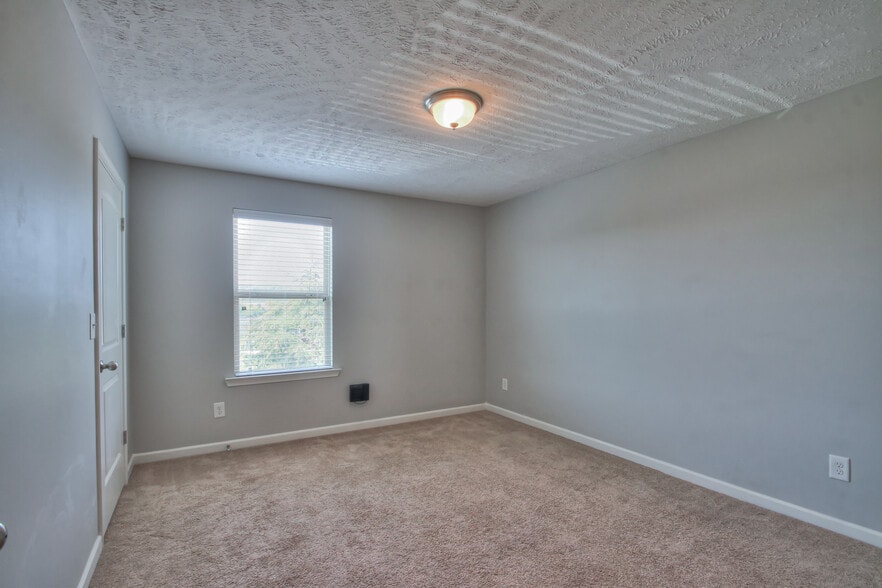 Bedroom 2 - 1514 Sprucedale Dr
