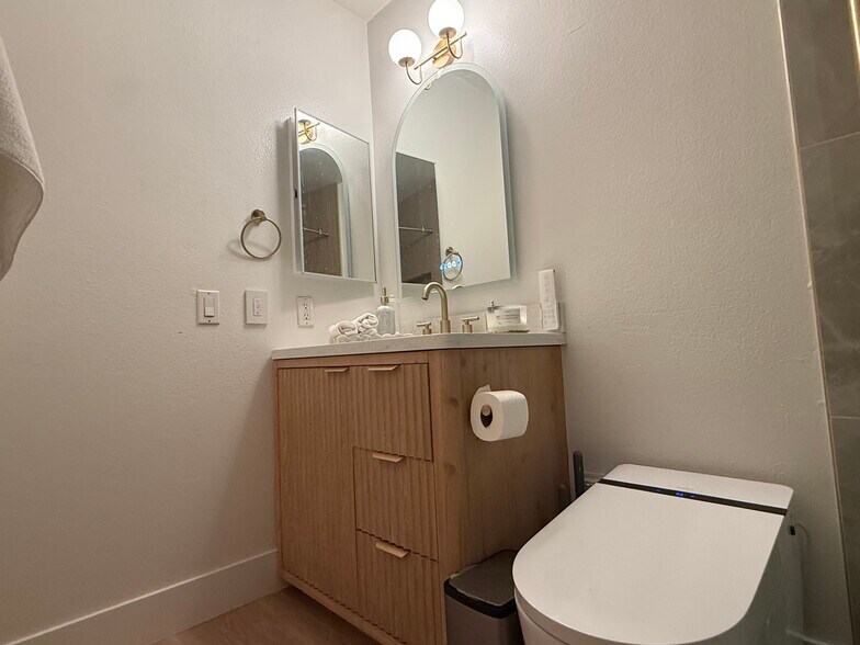 Building Photo - 2109 Northshore Dr