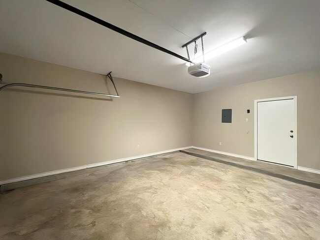 Building Photo - 7926 Elka Lp