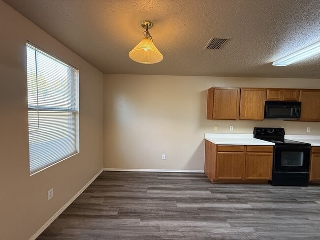 Building Photo - 3625 Clydesdale Dr