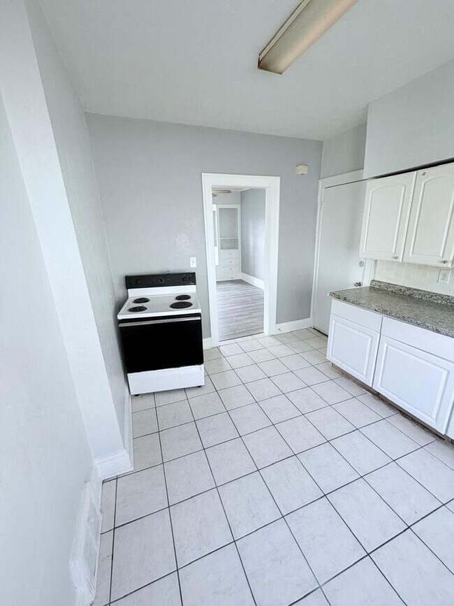 Building Photo - 3341 Desota Ave