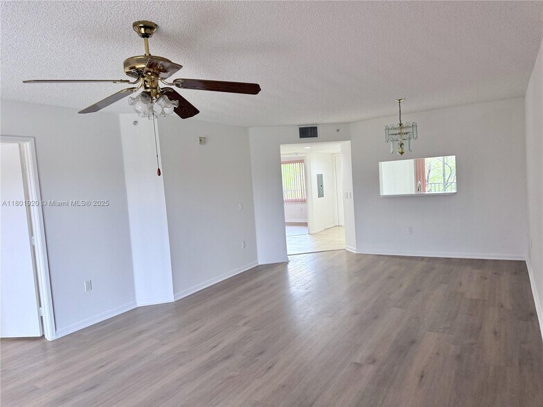 Primary Photo - 12650 SW 15th St