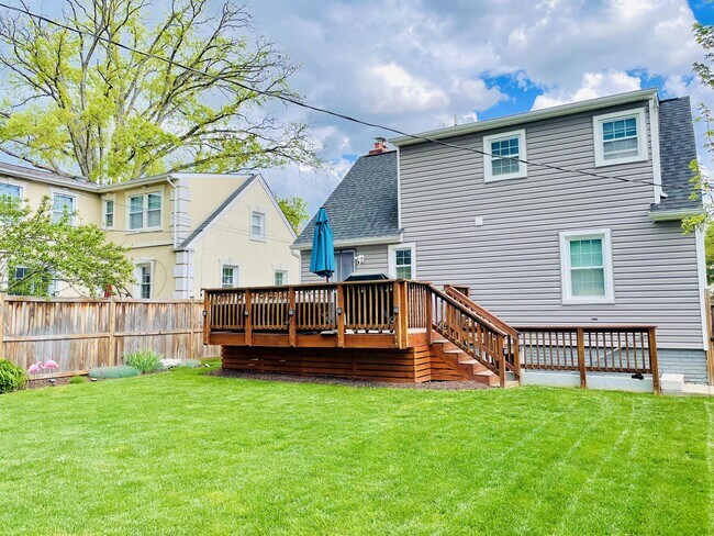 Building Photo - 2902 Meadow Ln