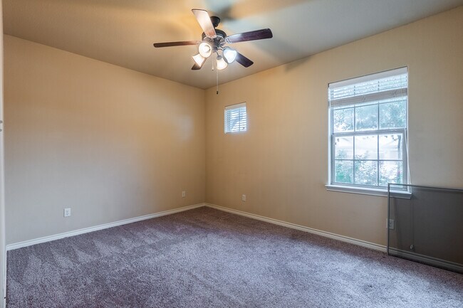 Building Photo - 312 Newcomb Ln