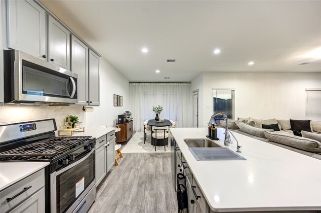 Building Photo - 6846 Dell Vista Drive