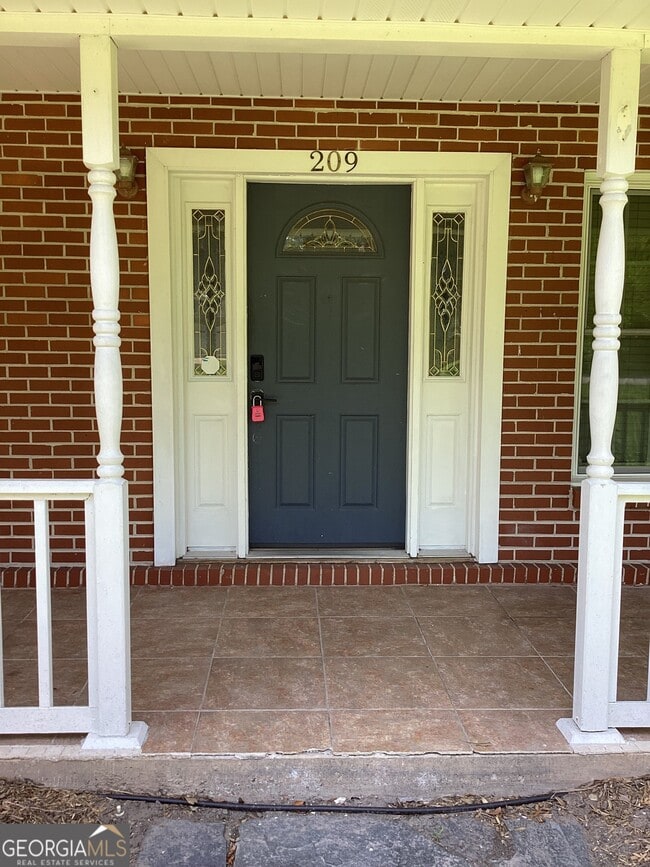Primary Photo - 209 Bryant St W