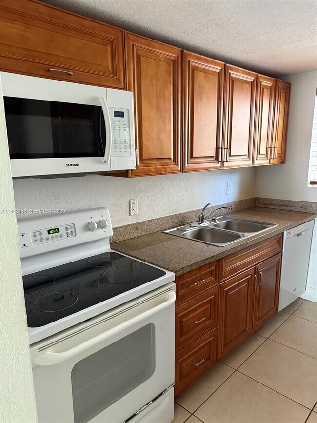 Building Photo - 1142 99th St