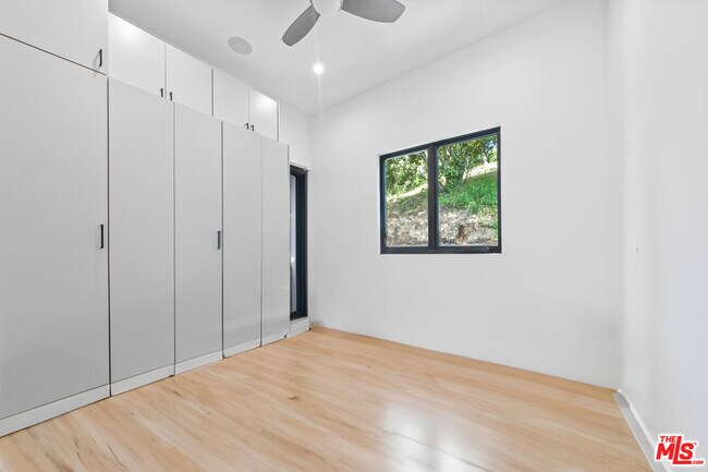 Building Photo - 3140 Coldwater Canyon Ave