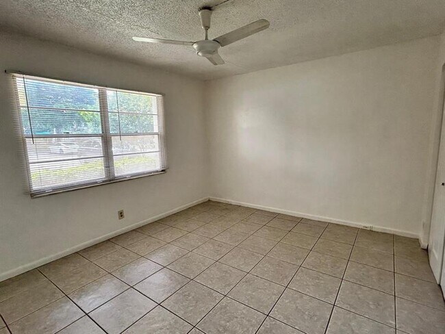 Building Photo - 2402 Antigua Cir