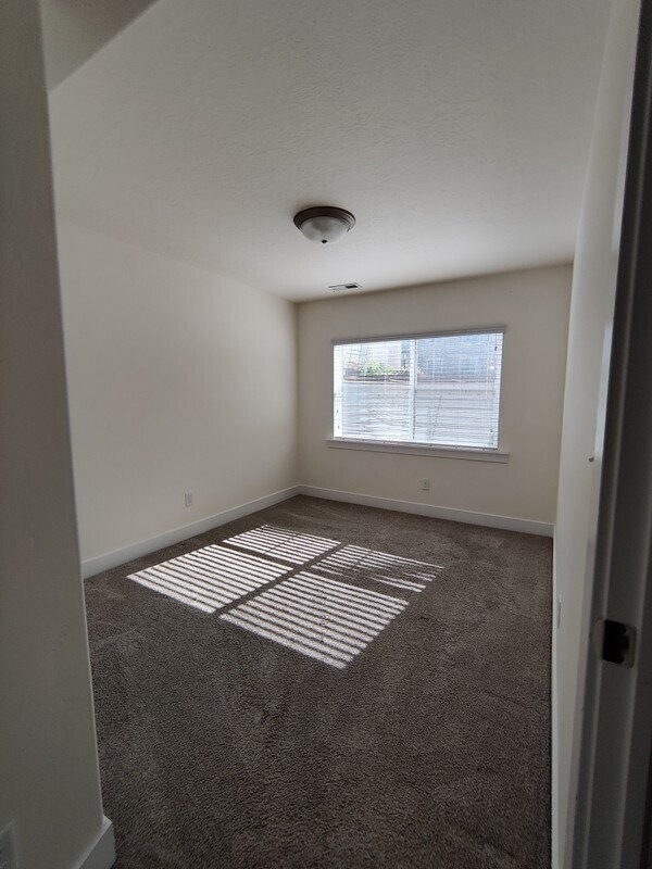 Building Photo - 956 S 2040 W