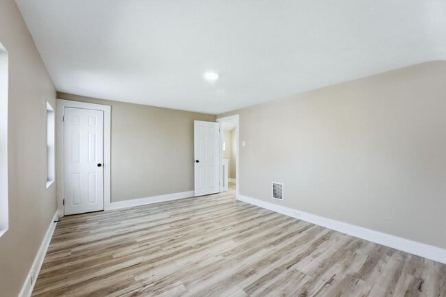 Building Photo - 2221 Eby Ave