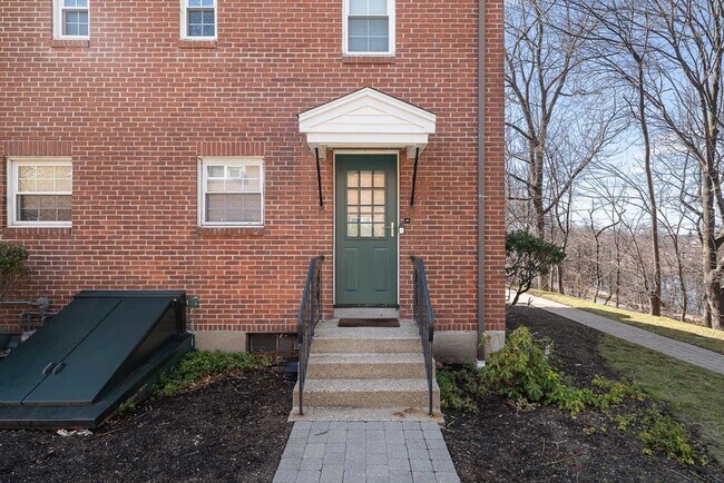 Building Photo - 39 Charlesbank Rd