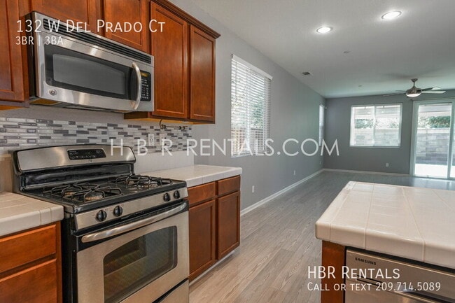 Building Photo - 132 W Del Prado Ct