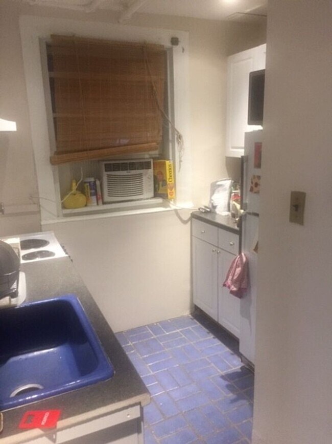 Building Photo - 1012 - Dunne