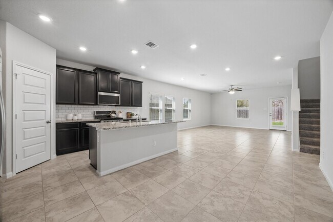 Building Photo - 6083 Pearland Pl