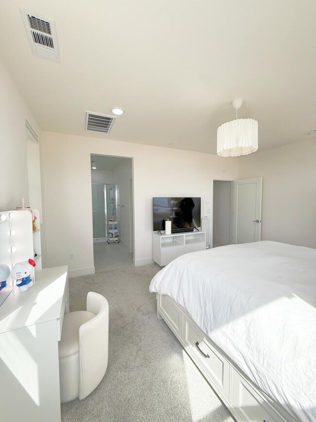 Building Photo - 9776 Seawind Wy
