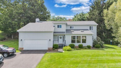 Building Photo - Comfort & Convenience in the Heart of Blacksburg