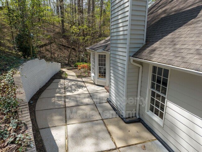 Building Photo - 2105 Arrow Leaf Dr