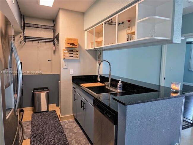 Building Photo - 1625 Kennedy Cswy