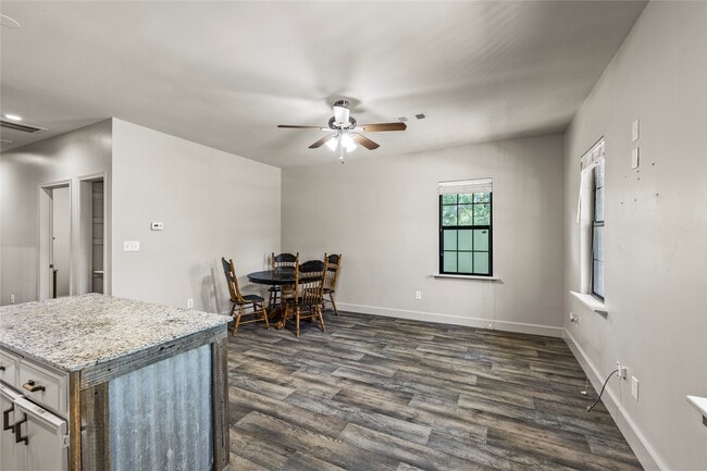 Building Photo - 10423 Deer Lake Lodge Rd