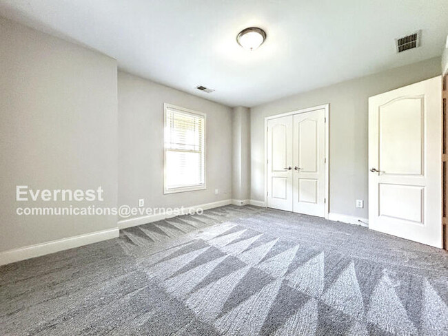 Building Photo - 215 Bridgemill Dr