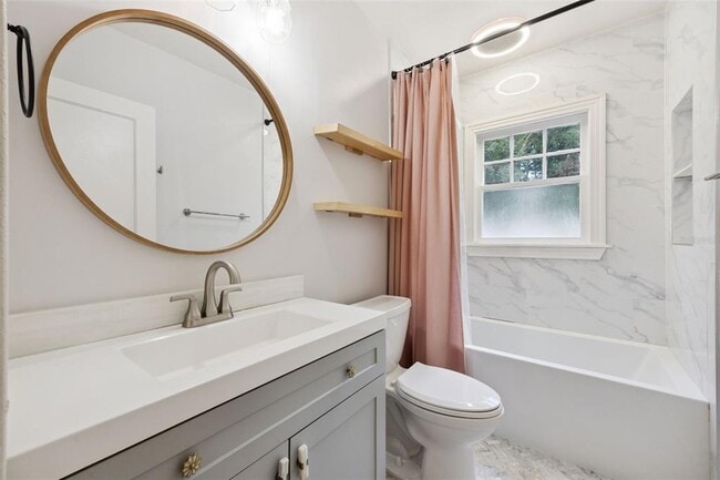 Building Photo - 1815 E Central Blvd