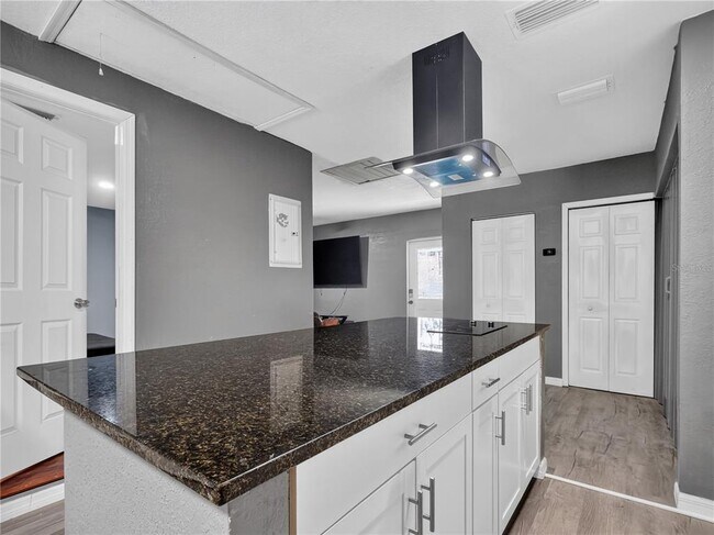 Building Photo - 465 Rio Grande Ln
