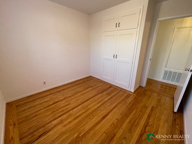 Building Photo - Three Bedroom Home with Lots of Common Area in Sunshine Gardens in SSF