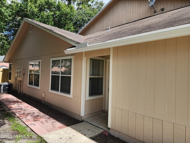 Building Photo - 3510 Rain Forest Dr W