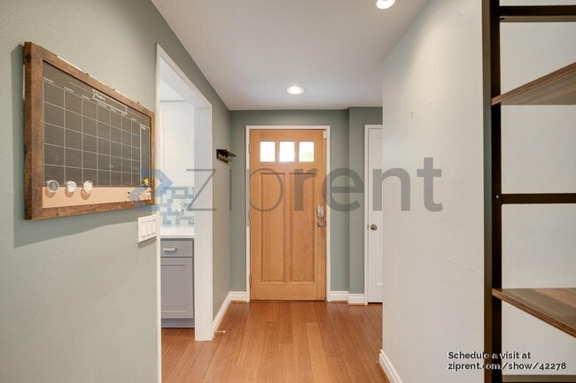 Building Photo - 4522 NE 54th St