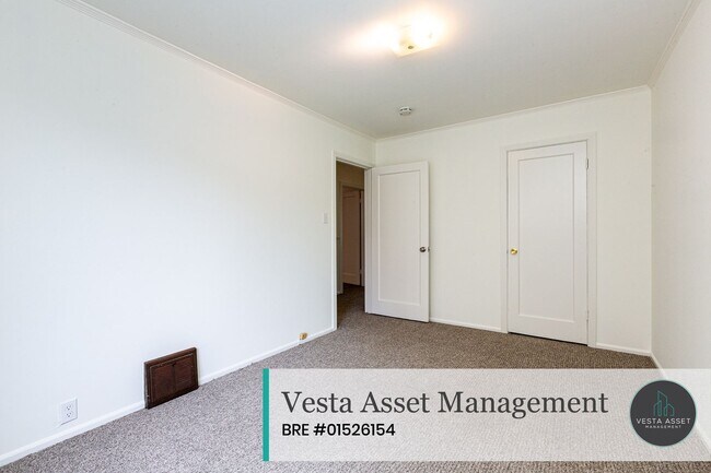 Building Photo - 512-514-514 Taraval St