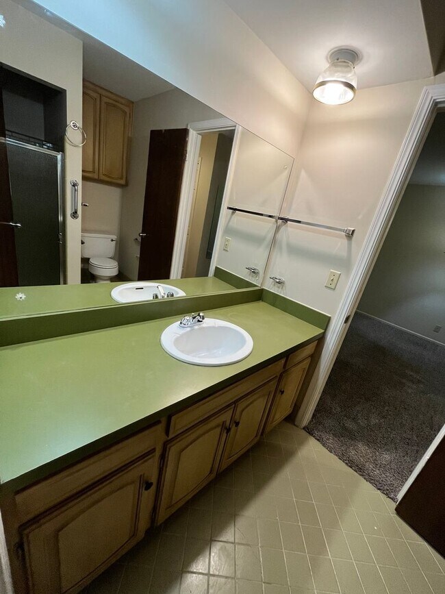 Building Photo - Midtown Quadplex with Pool- 3 bed, 2 bath