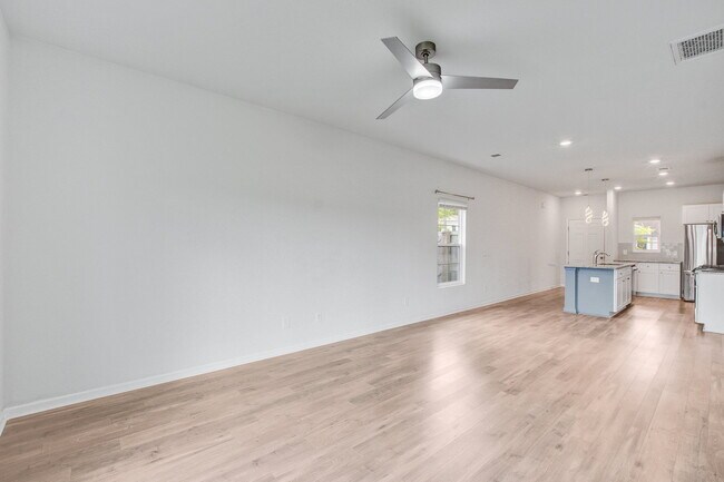 Building Photo - 347 Matuskovic Dr