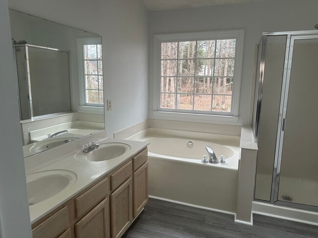 Building Photo - Spacious 4BR, 2.5BA Home in Raleigh