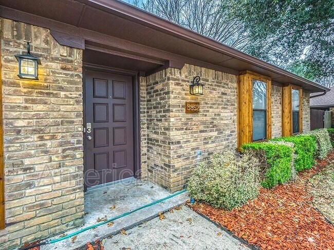 Building Photo - 3852 Westminster Dr