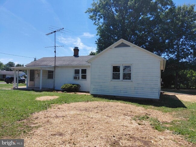 Building Photo - 205 E Mill St