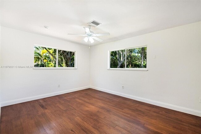 Building Photo - 11301 SW 91 Ave