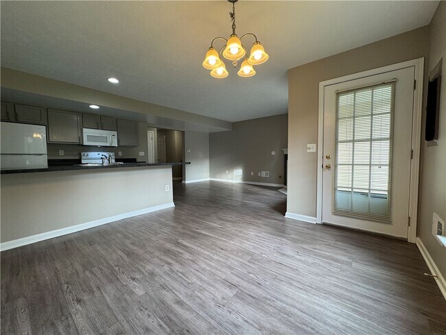 Building Photo - 749 Royal Sunset Dr