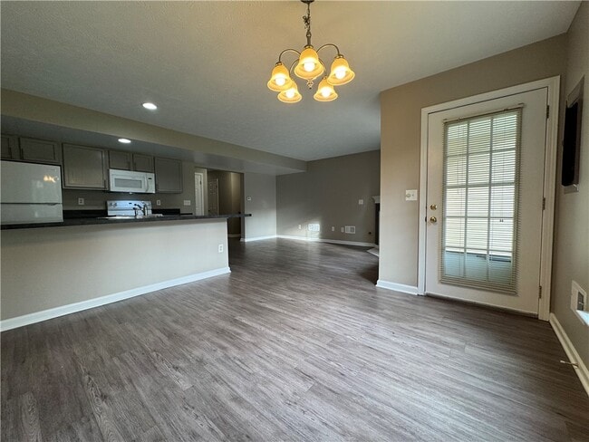 Building Photo - 778 Royal Sunset Dr